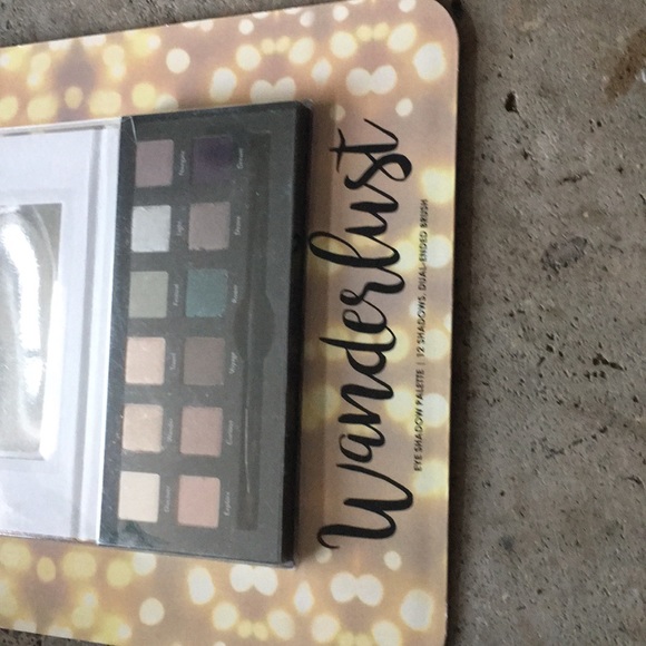 Brand New Eye Shadow Palette - Picture 3 of 3